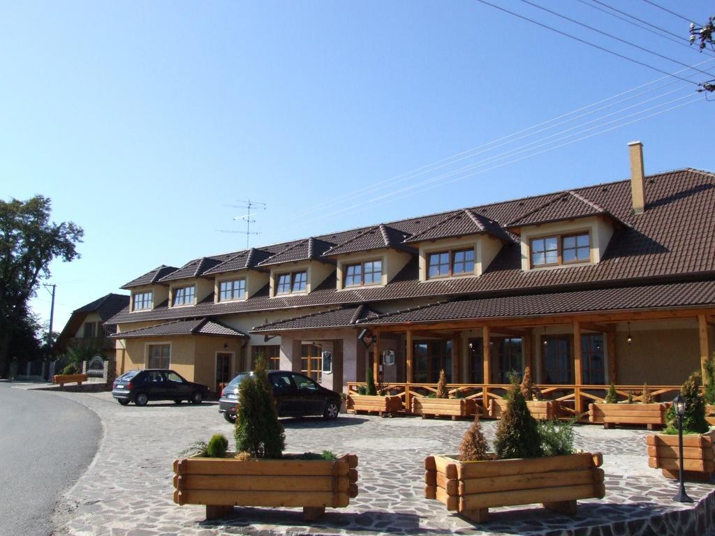 Penzion Julkin Dvor Krupina Exterior foto
